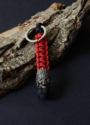 Брелок с бусиной вождь ацтеков в паракордовом плетении