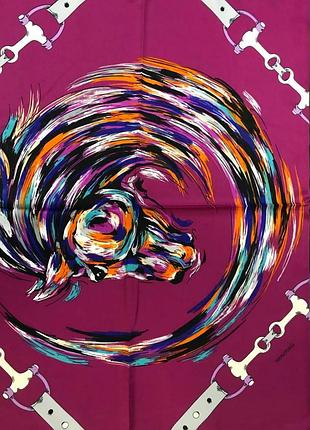 Шейный платок с добавкой натурального шёлка бежевый и малиновый с рисунком малиновый