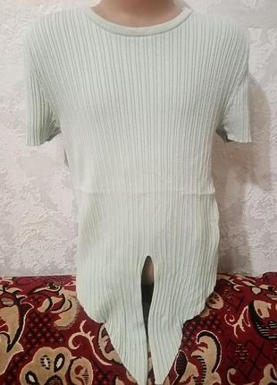 Футболка на девочку размер xs.