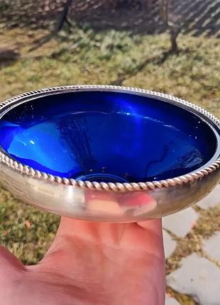 Изысканная джемница, конфета, ваза, салатница со вставкой из кобальтового стекла.