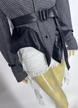 Авторський апсайкл-жакет із твідової тканини та шкіряною баскою.