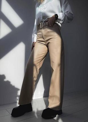 Базові шкіряні кльошові штанці на флісі