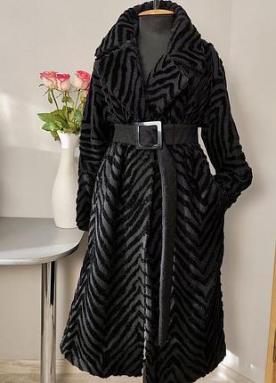 Черное дизайнерское пальто с итальянской шерсти.