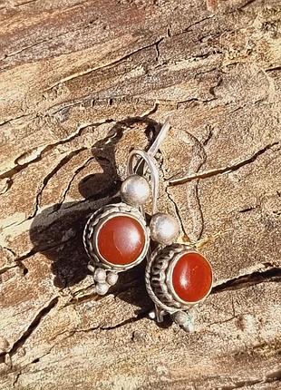 Удивительной красоты антикварные серебряные серьги, шарики с натуральным сердоликом.