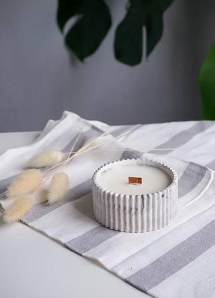 Cоевая свеча с эфирными аромамаслами в гипсовом кашпо sky с крышкой 8х4см citrus & wood