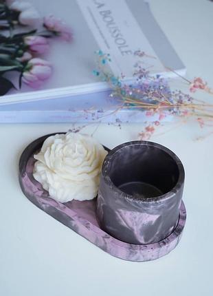 Соевая свеча пион с гипсовым кашпо duo на подставке в технике marble ручной работы без аромату