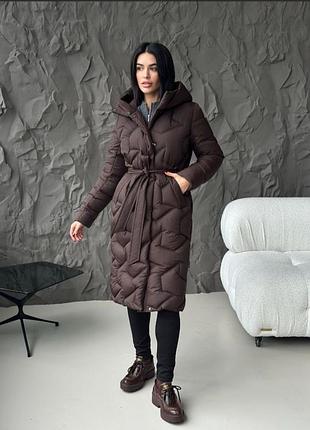 Зимняя стеганая пуховик средней длины