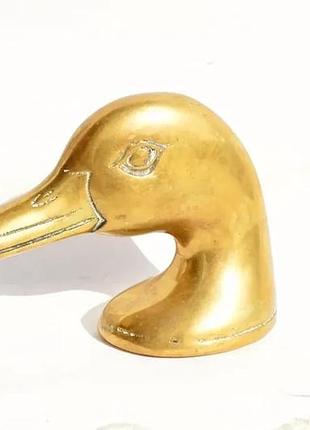 Цікава голова качки: скульптура- преспап'є- відкривачка.