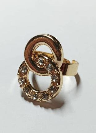 Каблучка золотистого кольору зі зміною розміру