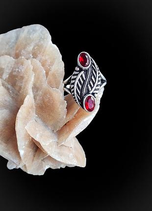 Кільце гранат "листок" овал. різне кільце з гранату. гранат в сріблі. розмір 17 . індія.