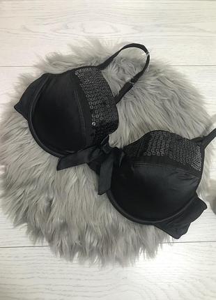 Атласний бюстгальтер з паєтками