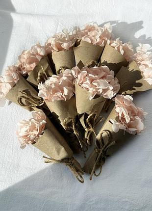 Маленькие букеты из стабилизированной персиковой гортензии для декора, фото, эпоксидки, рукоделия, подарков