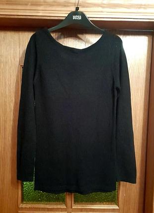 Черный свитерик средней плотности