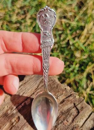 Антикварна рідкісна ложка з цікавим візерунком. срібло.