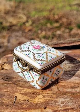 Прекрасный винтажный шкатулочка, таблетница (пигульница)