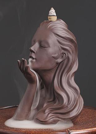 Керамическая аромакурильница медитирующая девушка с эффектом "жидкий дым" для благовоний