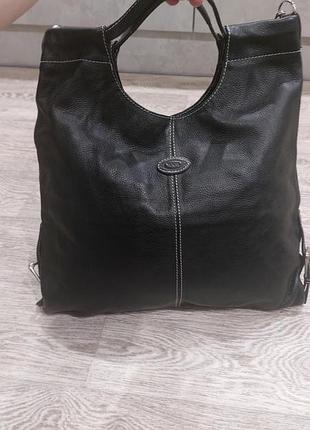 Фирменный кожаный шоппер.