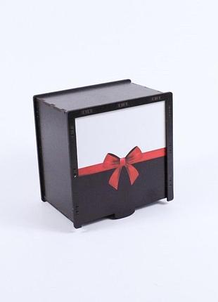 Подарочная коробка квадратная на засов черная "красный бант" 1