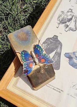 Вінтажний зажим з метеликом, може підвішуватись на стіну.