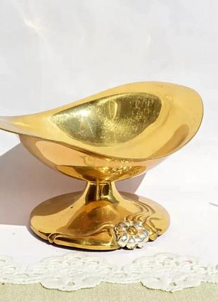 Интересная винтажная вазочка для конфет, орешков или украшений.