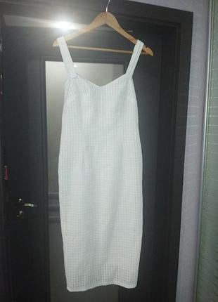 Белый сарафан на бретельках