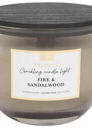 Ароматическая соевая свеча treewick fire & sandalwood - огонь и сандаловое дерево, деревянный фитиль, 50 часов горения