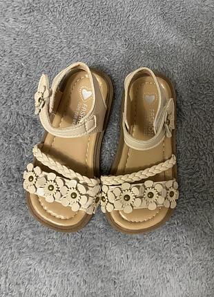Босоніжки для дівчинки