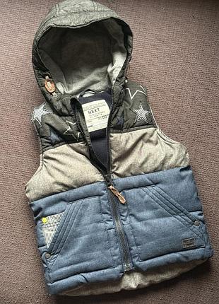 Дитяча жилетка next з капюшоном утеплена 2 роки 2,5 роки 3 рочки жилет дута желетка некст хлопчик дівчинка сіра чорна джинс синя демі весна осінь