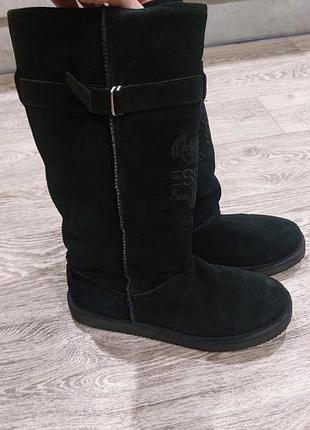 Високі угги з натуральної замші.