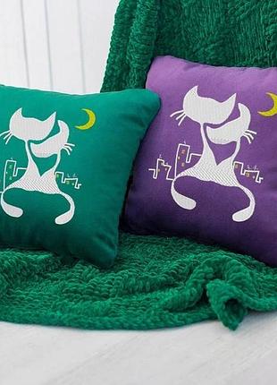 Декоративная подушка на диван для влюбленных с принтом «коты под луной» флок зеленый