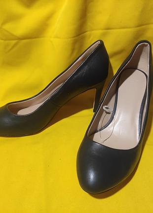 Женские кожаные туфли find