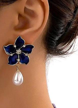 Сережки женские синие цветы с жемчужиной