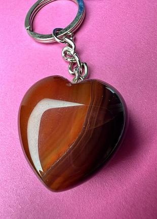 Брелок-оберег сердце из красного агата, натуральный коричневый камень для ключей и сумок, любовь в подарок природний дефект №2