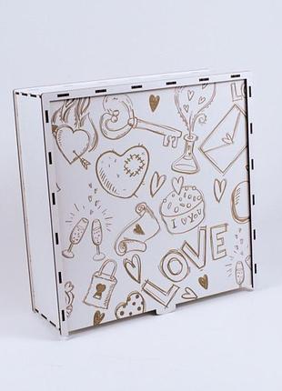 Подарочная коробка квадратная на засов с гравировкой белая "love" 4