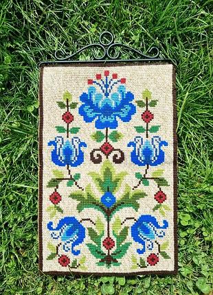 Винтажная сонетка, настенное панно с невероятными цветами. вышивка.