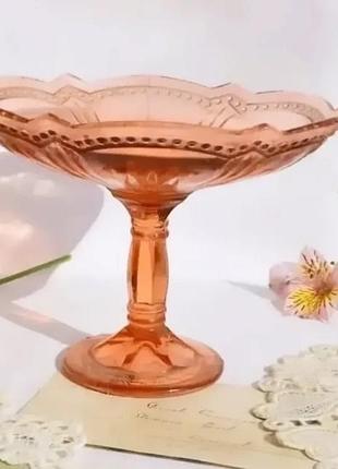 Винтажная стеклянная вазочка на ножке в отличном состоянии.