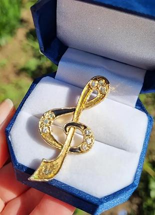 Красивая музыкальная брошь, скрипичный ключ.