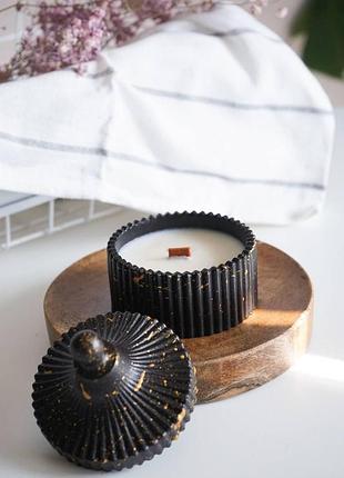 Cоевая свеча с эфирными аромамаслами в гипсовом кашпо с золотым декором sky с крышкой 8х4см verbena