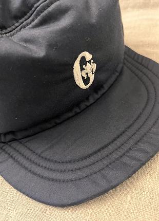 Зимова кепка відомого італійського бренду.