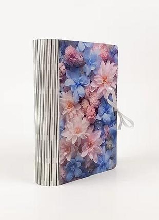 Подарочная коробка-книга с цветными цветами