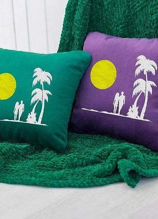 Подушка подарочная декоративная на день влюбленных- двое на берегу флок,подушка к 14 февраля подарок зеленый