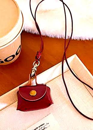 Кулон кошелечек на длинном шнурке цвета красного вина