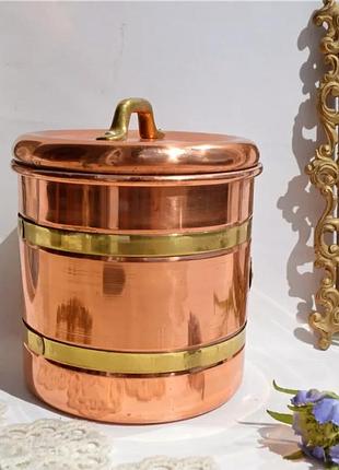 Сосуд, медная банка для хранения чая.