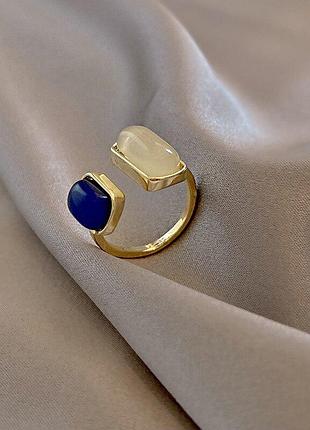 Золотиста трендова каблучка у французському стилі, зміна розміри