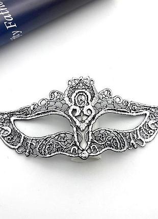 Маска из кружева маскарадная на завязках 22 на 8 см серебристый