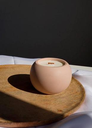 Cоевая свеча с эфирными аромамаслами в гипсовом кашпо сфера 9х6.5см citrus & wood