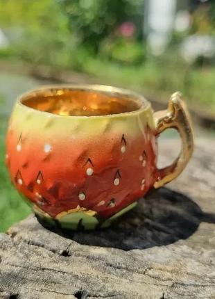 Рідкісна мініатюрна чашечка, горнятко, "полуничка".