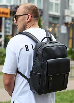 Стильный мужской кожаный рюкзак 40х30х17, практичный аксессуар для ноутбука и документов, черный