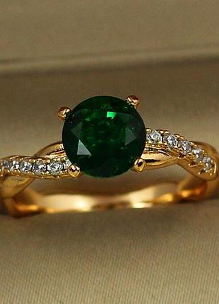 Кольцо xuping jewelry косичка с зеленым камнем р 16 золотистое