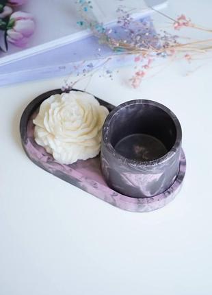 Соевая аромасвеча пион с гипсовым кашпо duo на подставке в технике marble ручной работы aphrodisiac